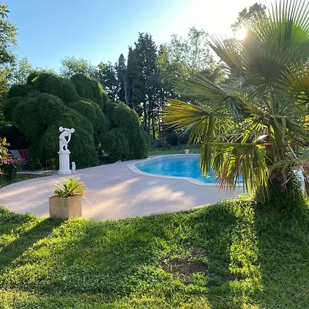 Chateau De Lavail Bed & Breakfast