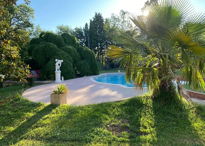 Chateau De Lavail Bed & Breakfast